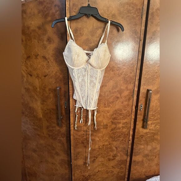 Victoria’s Secret ivory lace up corset bustier with crystal details NWT - Picture 1 of 9